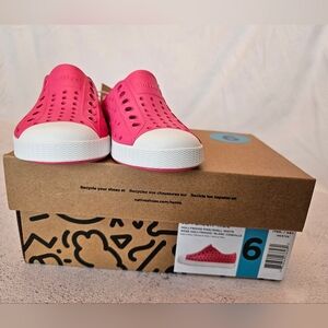Native Jefferson Kids Pink Slip-On Shoes, New in Box, Children's Size 6